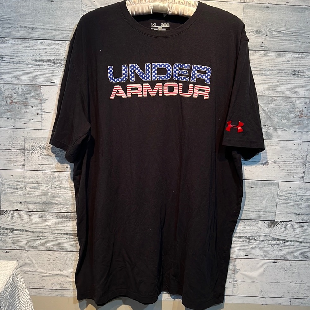 Under Armour men t shirt size XLARGE